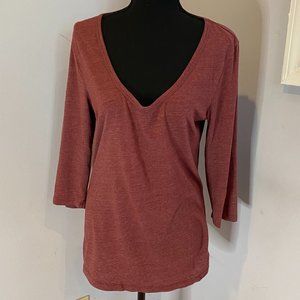 Old Navy women's 3/4 length sleeve v-neck shirt